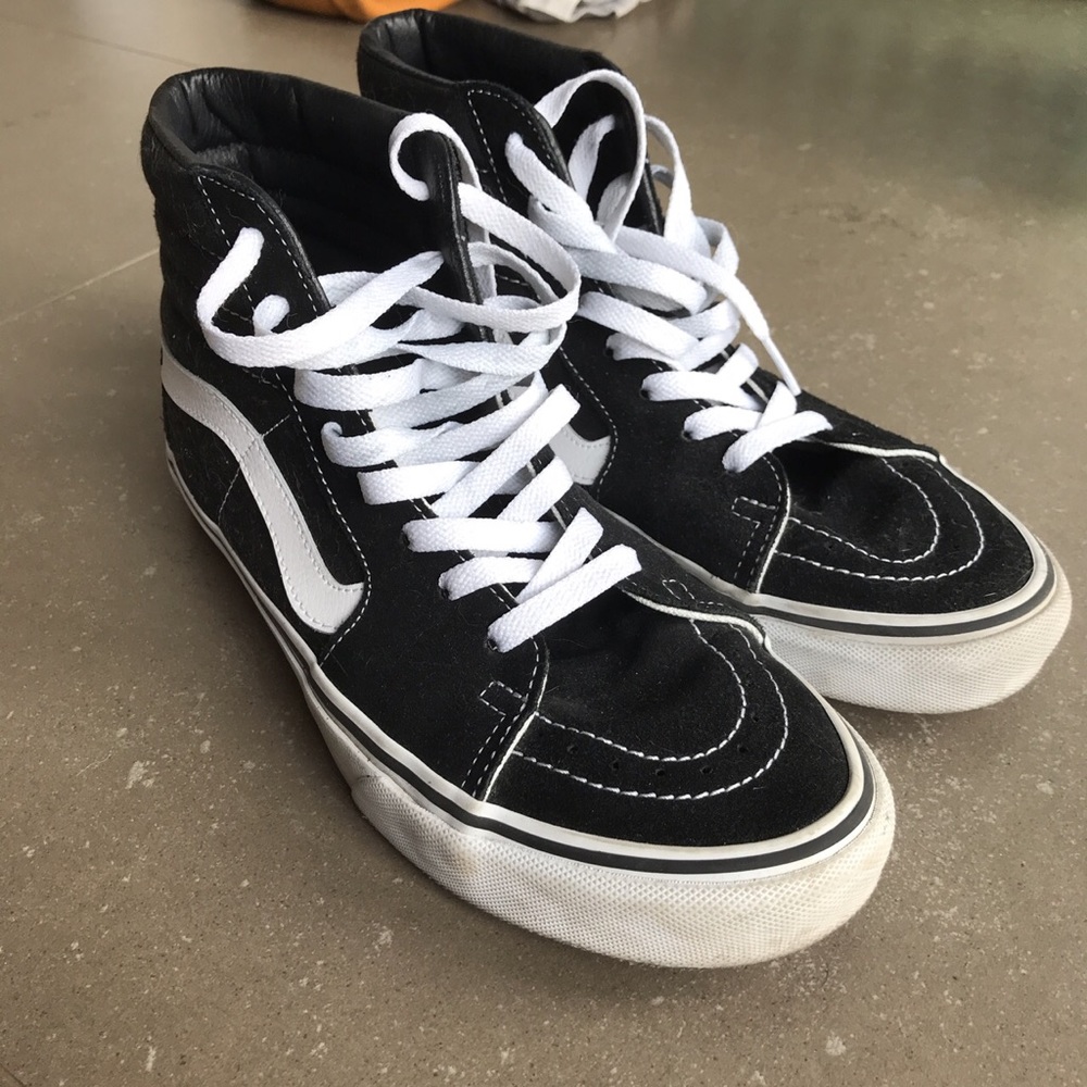 VANS • BLACK HIGH TOPS